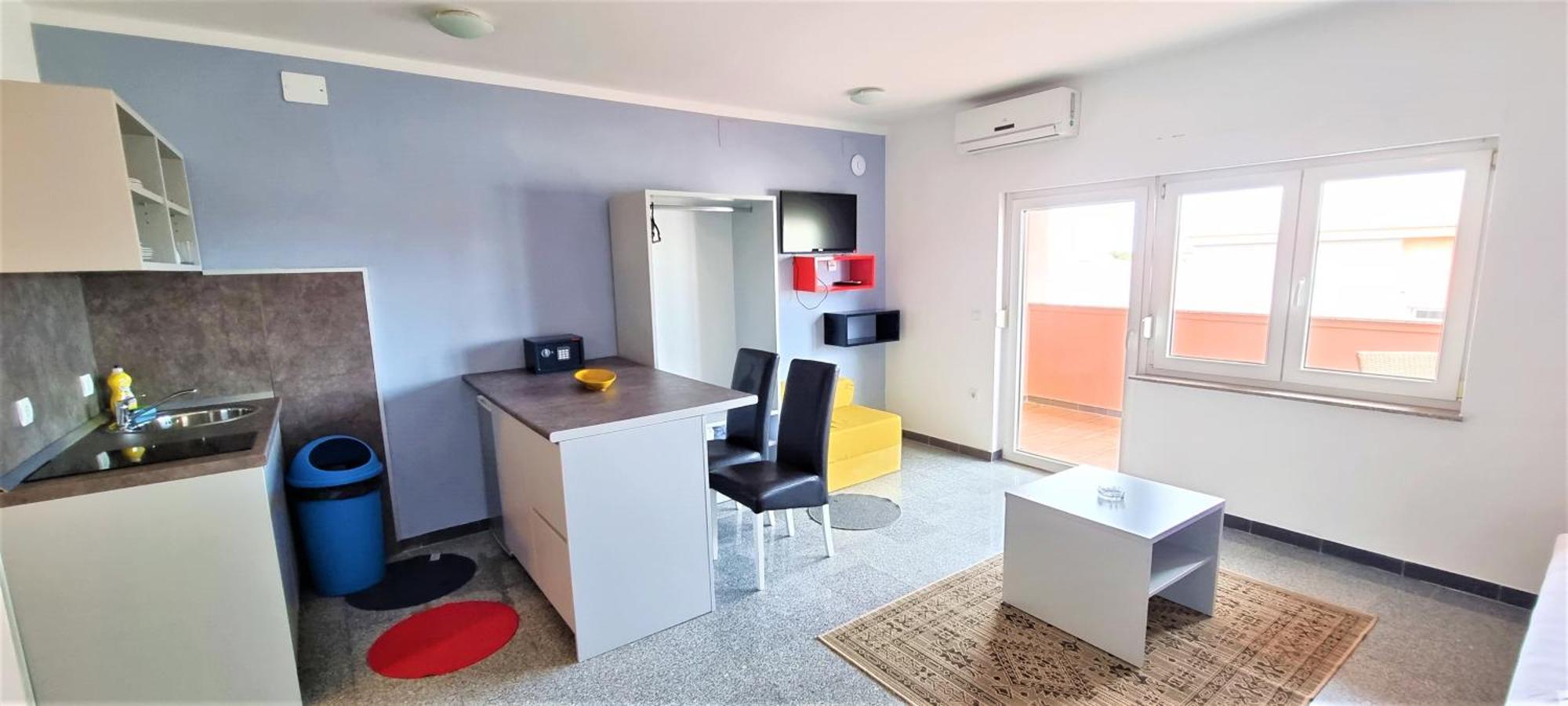 Tiffany Apartment *
