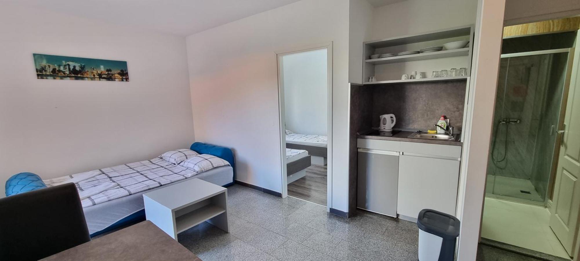 Tiffany Apartment *